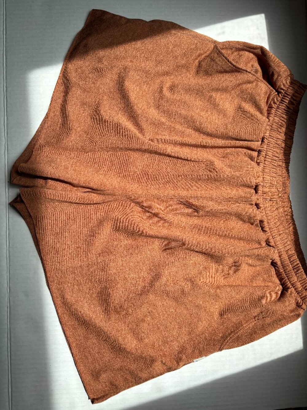 Vuori Womens Boyfriend Shorts in Orange Heather DreamKnit Size L